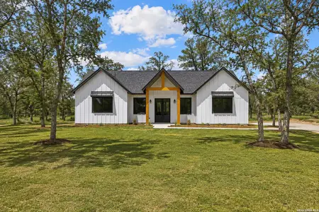 New construction Single-Family house 125 Syrah St, La Vernia, TX 78121 - image