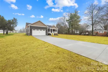 New construction Single-Family house 242 Bradley Farm Rd, Statesville, NC 28625 - image