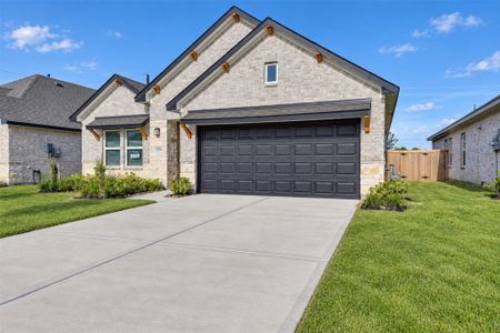 New construction Single-Family house 3206 Emerald Hills Dr, Angleton, TX 77515 - image