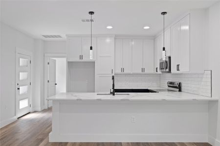 New construction Condo/Apt house 909 Vargas Rd, Unit B, Austin, TX 78741 - photo 6 6