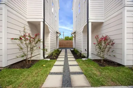 New construction Single-Family house 1737 Mary St, Houston, TX 77026 - image