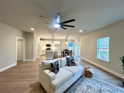 New construction Single-Family house 286 Keanahalululu Ln E, Bastrop, TX 78602 null- photo 3 3