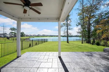 New construction Single-Family house 427 Shoreview Dr, Conroe, TX 77303 - image 4