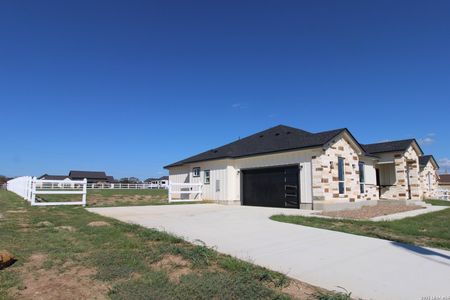 New construction Single-Family house 109 Summer Meadow Dr, La Vernia, TX 78121 - image