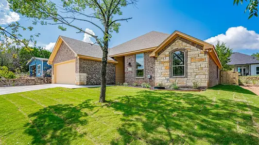 New construction Single-Family house 2714 Austin Dr, Granbury, TX 76048 - image