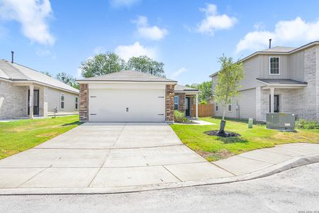 New construction Single-Family house 15102 Telfaire Mdw, Von Ormy, TX 78073 - image