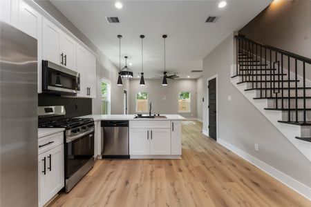 New construction Single-Family house 4117 Kewanee St, Unit A/B, Houston, TX 77051 - image 7