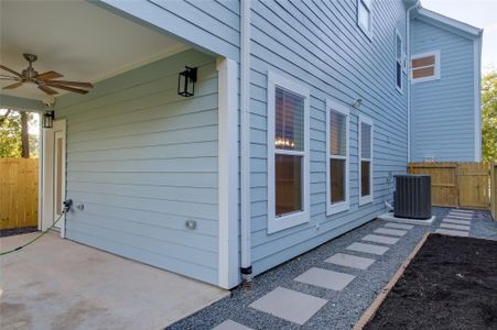 New construction Single-Family house 957 Ringold St, Houston, TX 77088 - image