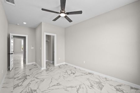New construction Single-Family house 165 Flor Del Sol, San Antonio, TX 78264 null- photo 18 18