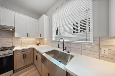 New construction Single-Family house 3520 Piney Woods Dr, Houston, TX 77018 - image 14