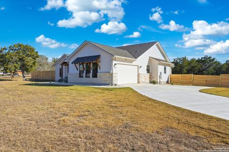 New construction Single-Family house 389 Rio Cir, Bandera, TX 78063 - image