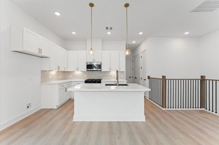 New construction Single-Family house 3107 Jensen Dr, Unit C, Houston, TX 77026 - image 6