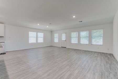 New construction Single-Family house 15031 S Nettleton Ml, San Antonio, TX 78254 null- photo 10 10
