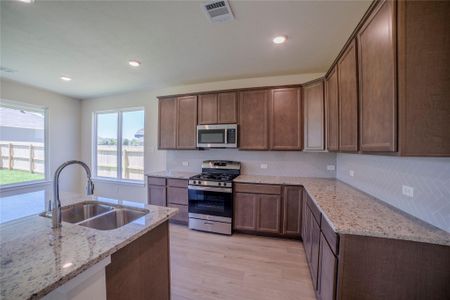 New construction Single-Family house 1402 Lake Ridge Dr, Brenham, TX 77833 - image 12