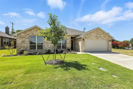 New construction Single-Family house 1419 Quail Creek Dr, Cleburne, TX 76033 plan Iverson I - image 2