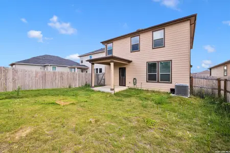 New construction Single-Family house 10446 Canard Crst, Converse, TX 78109 - image 2
