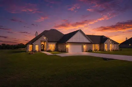 New construction Single-Family house 1060 Grison Cir, Corsicana, TX 75109 - image