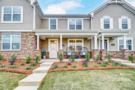 New construction Townhouse house 4004 Cheyney Park Dr, Charlotte, NC 28269 - photo 0