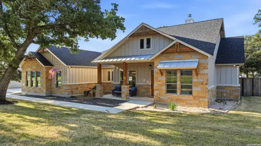 New construction Single-Family house 113 Hondo Vis, La Vernia, TX 78121 - image