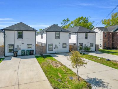 New construction Townhouse house 8124 Sterlingshire St, Unit A and B, Houston, TX 77078 - image