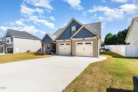 New construction Single-Family house 130 Peacan Valley Wy, Four Oaks, NC 27524 - image