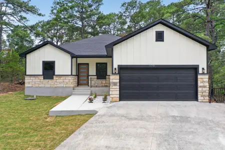 New construction Single-Family house 190 Molokini Dr, Bastrop, TX 78602 - image