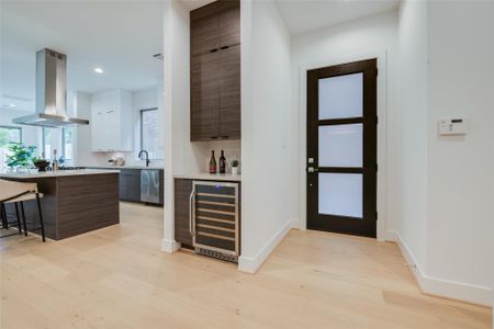 New construction Single-Family house 1634 Castle Ct, Houston, TX 77006 - image 17
