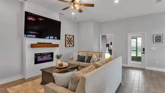 New construction Single-Family house 5150 Villa Crest Wy, Auburndale, FL 33823 - image 17