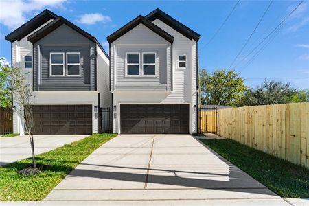 New construction Single-Family house 9023 Comal Street, Houston, TX 77051 - photo 0