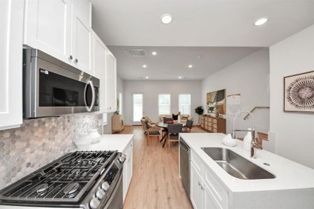 New construction Single-Family house 1047 Glenn Ave, Houston, TX 77088 null- photo 10 10