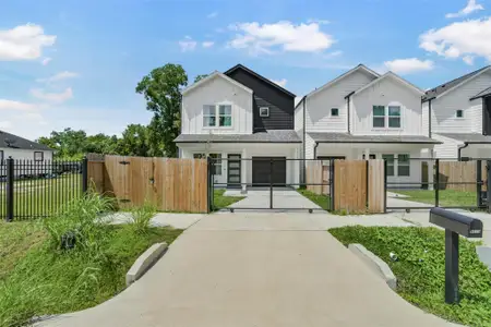 New construction Single-Family house 9525 Beckley St, Houston, TX 77088 - image