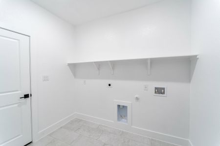 New construction Single-Family house 209 Joy Ln, Liberty Hill, TX 78642 plan Southfork - image 18