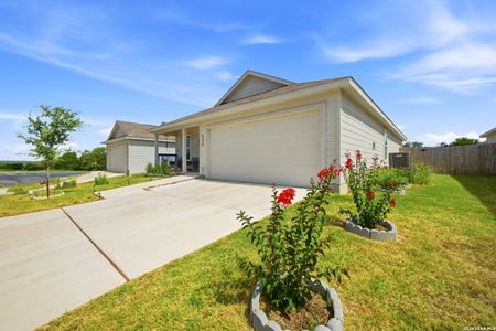 New construction Single-Family house 235 Marigold Dr, San Antonio, TX 78227 plan Beckman - image