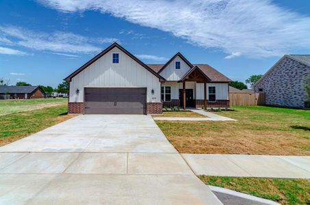 New construction Single-Family house 624 W Gould Street, Pilot Point, TX 76258 - photo 0