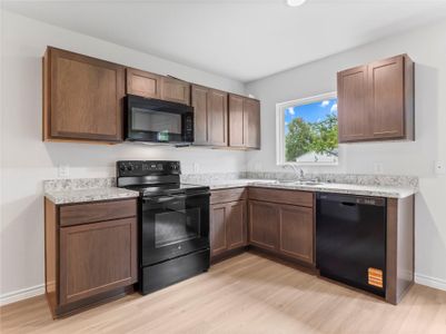 New construction Single-Family house 304 N Orange St, Sweeny, TX 77480 null- photo 5 5