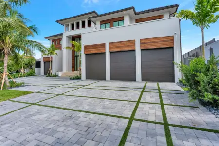 New construction Single-Family house 19600 Harbor Rd S, Jupiter, FL 33469 - image