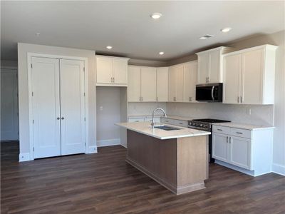 New construction Single-Family house 935 Crestmanor Dr, Marietta, GA 30008 - image