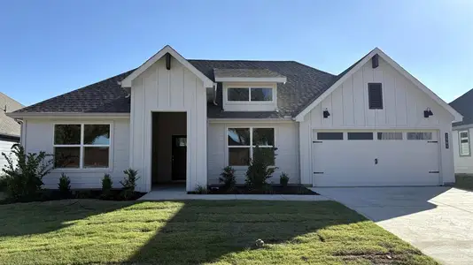 New construction Single-Family house 1161 Keystone Dr, Granbury, TX 76048 plan GRIFFIN - image
