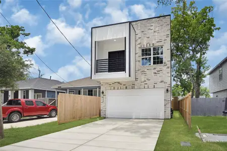 New construction Single-Family house 7922 Sealey St, Houston, TX 77088 - image