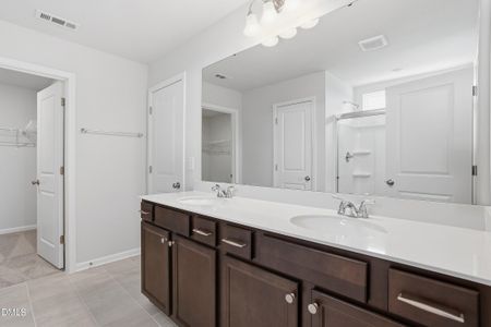 New construction Single-Family house 214 Harriette Ct, Lillington, NC 27546 plan Russell - image 8