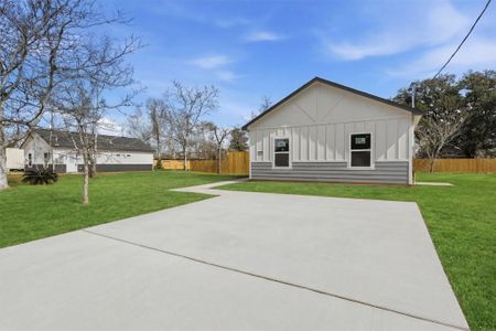 New construction Single-Family house 2230 Cable Ave, Beaumont, TX 77703 - image