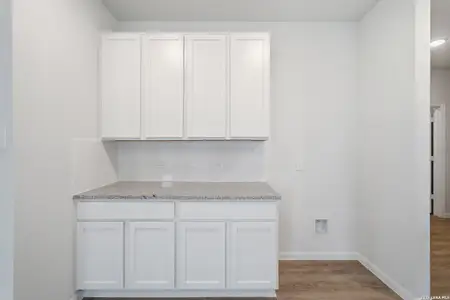 New construction Single-Family house 10726 Upwind Turn, Converse, TX 78109 plan Hickory - image 5