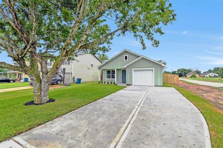 New construction Single-Family house 405 3Rd St, Hempstead, TX 77445 null- photo 0