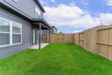 New construction Single-Family house 9916 Dipping Woods St, Houston, TX 77076 - image 17