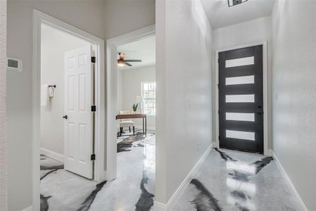 Entryway with ceiling fan