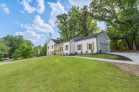 New construction Single-Family house 6885 Silver Maple Trl, Fairburn, GA 30213 - image