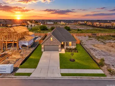 New construction Single-Family house 409 Safari Rdg, Cibolo, TX 78108 plan Comal - image