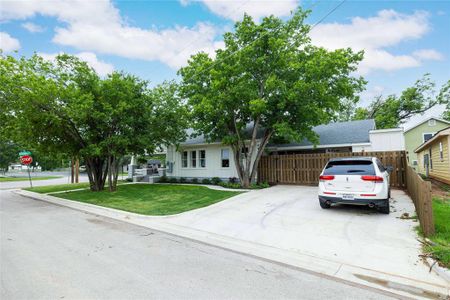 New construction Single-Family house 1303 Coggin Ave, Brownwood, TX 76801 - image