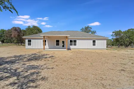 New construction Single-Family house 506 E Cr 6868, Natalia, TX 78059 - image