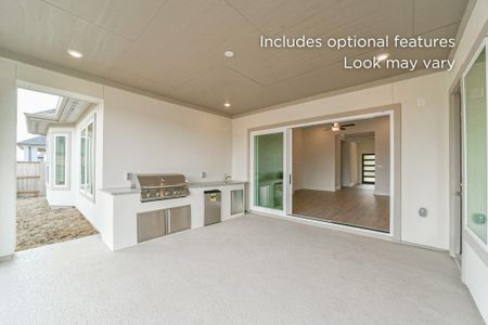 New construction Single-Family house 5052 American Sycamore Trl, Montgomery, TX 77316 plan 6005 Elevation C - image